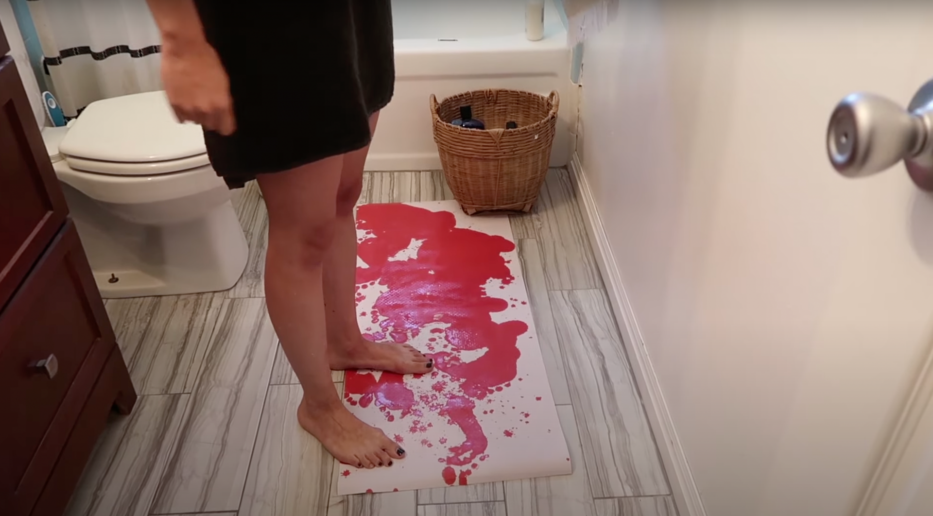 How the Color Changing Bloody Bath Mat Works
